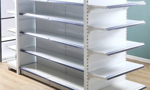 Scaffali del supermercato