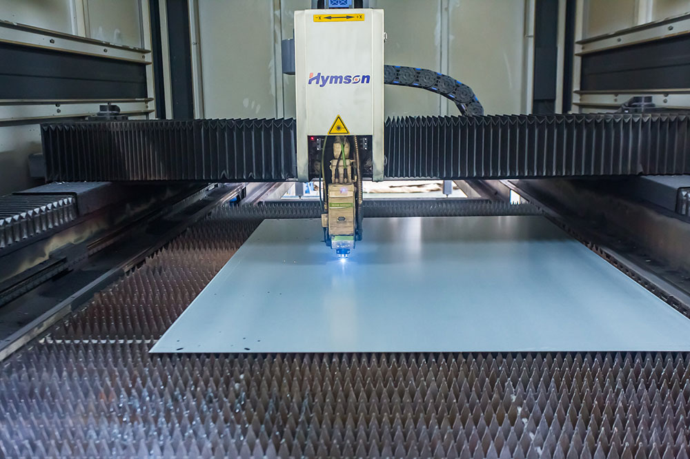 how to cut sheet metal straight